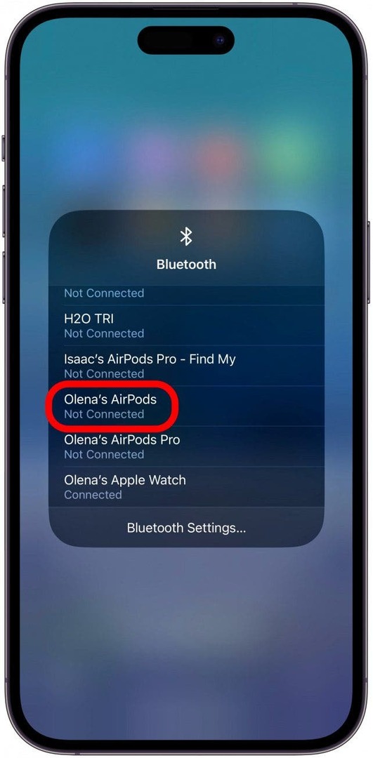 AirPods가 iPhone의 출력 장치로 선택되어 있는지 확인하십시오.