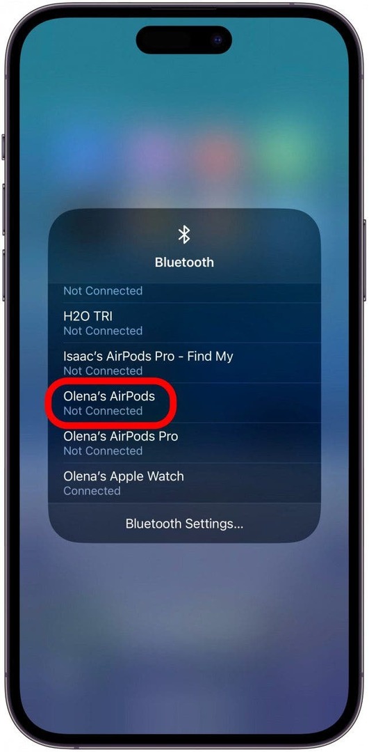 Assicurati che i tuoi AirPods siano selezionati come dispositivo di output sul tuo iPhone.