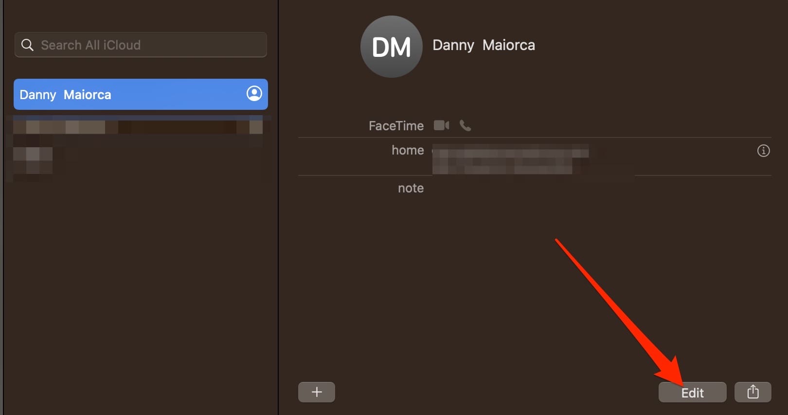 MacOS में संपर्क कार्ड को संपादित करने का तरीका दिखाने वाला स्क्रीनशॉट