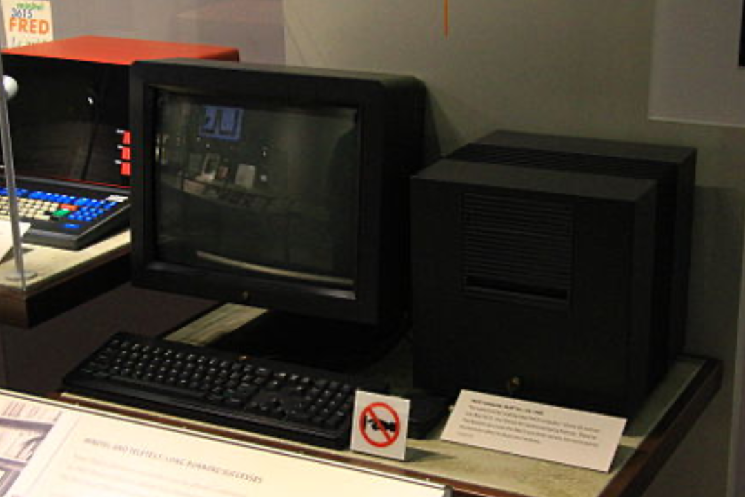 מחשב NeXT קובייה בתצוגה.