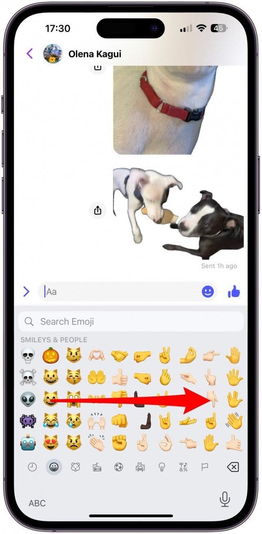 Faites glisser votre doigt vers la droite sur les emojis jusqu'à ce que vous voyiez vos autocollants.