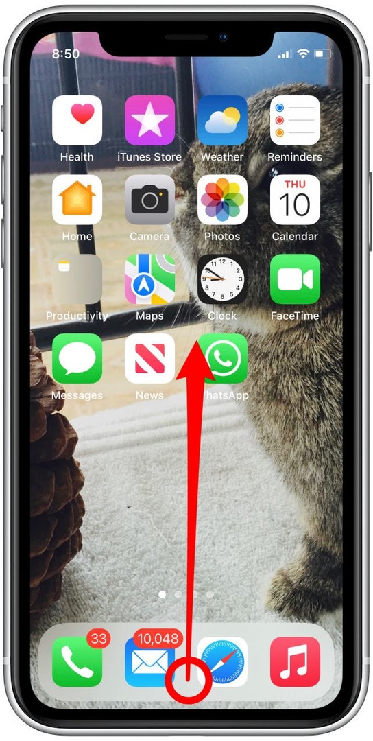 Quando utilizzi iPhone come hotspot, nella schermata Home, scorri verso l'alto dalla parte inferiore dello schermo al centro.
