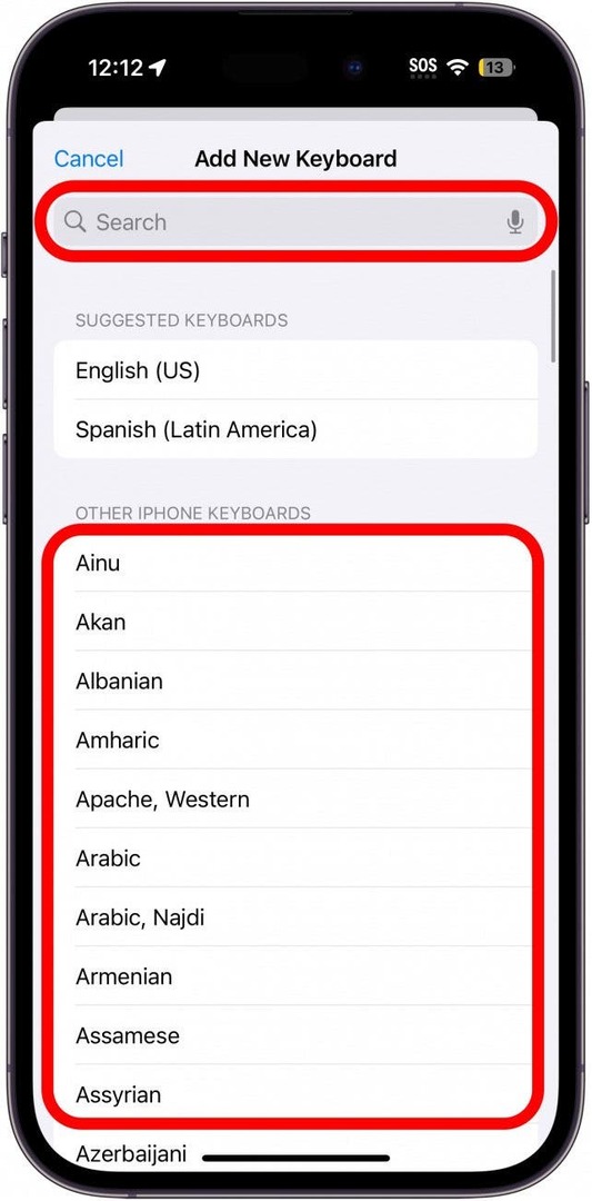 menu klawiatury iPhone'a z paskiem wyszukiwania i listą języków zakreśloną na czerwono