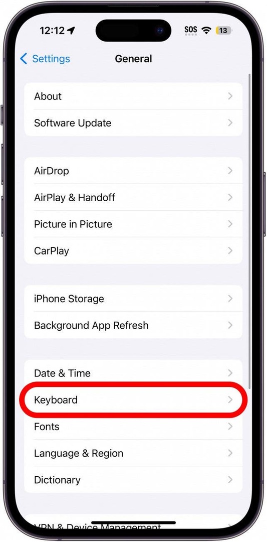 הגדרות כלליות של אייפון עם מקלדת בעיגול באדום