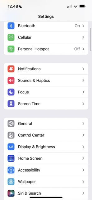 لقطة شاشة تعرض تطبيق الإعدادات على نظام iOS