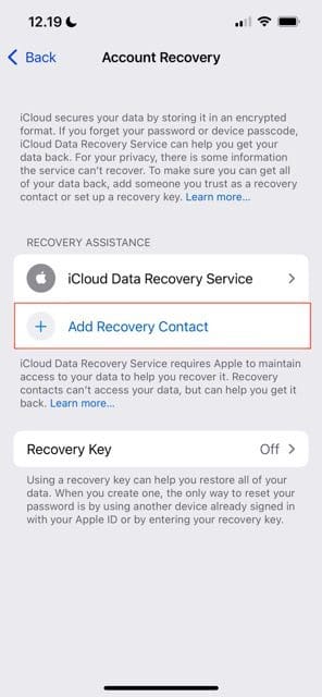 screenshto que muestra cómo agregar un contacto de recuperación en ios