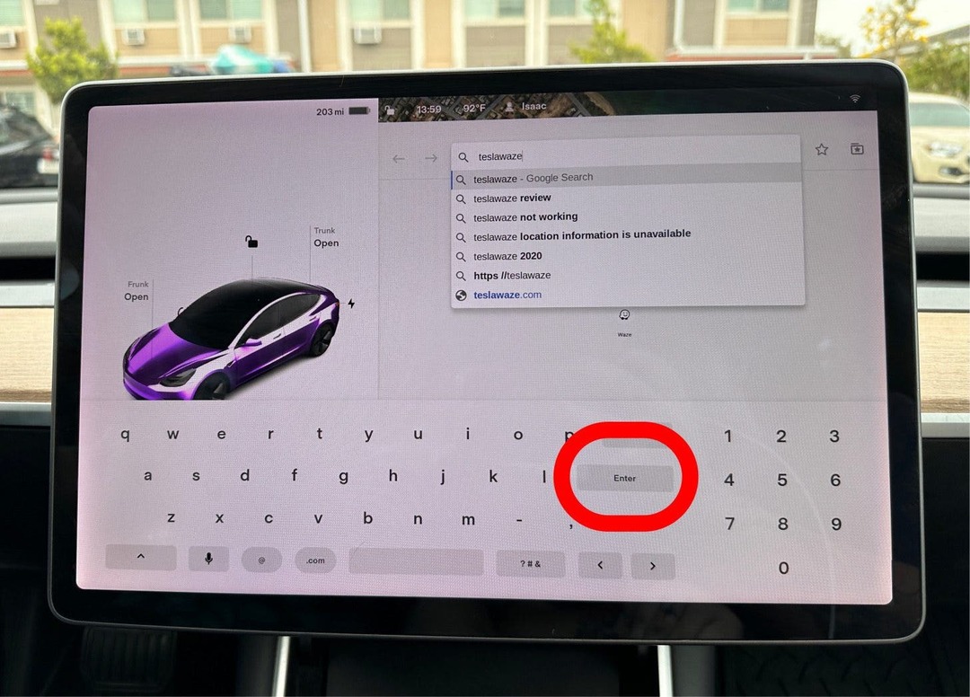 Digita Tesla Waze nella barra di ricerca, quindi tocca Invio.
