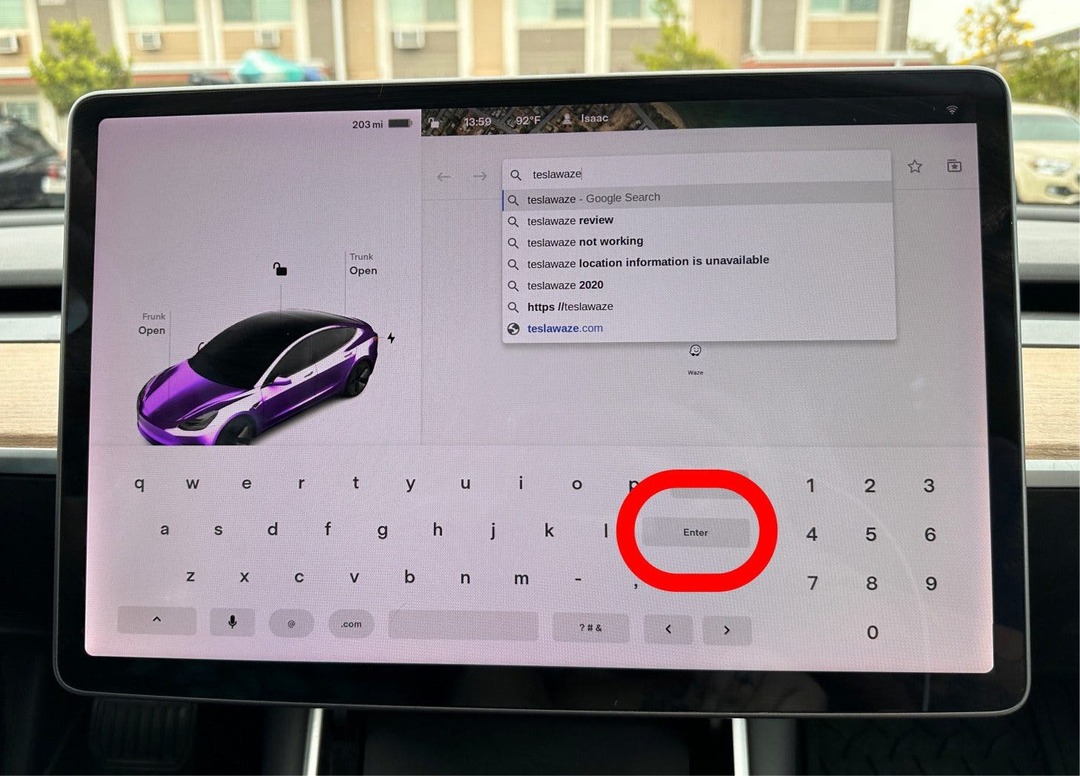 सर्च बार में Tesla Waze टाइप करें, फिर Enter पर टैप करें।
