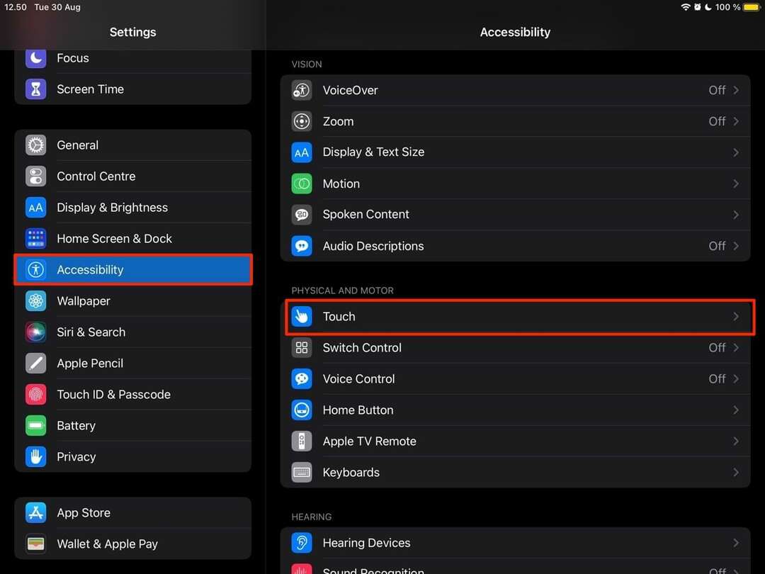 ภาพหน้าจอแสดงวิธีเข้าถึงแท็บการช่วยการเข้าถึงบน iPhone