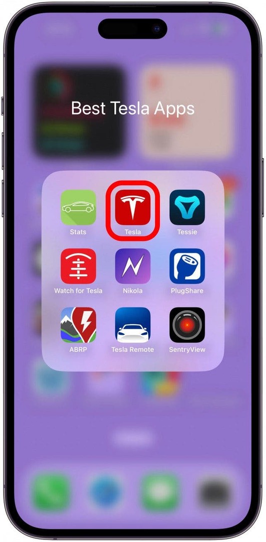 odprite aplikacijo Tesla na svojem iPhoneu.