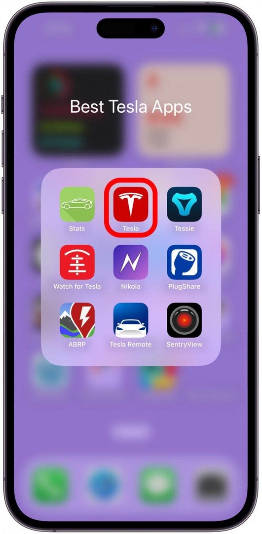 apri l'app Tesla sul tuo iPhone.