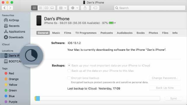 Finder laadimisring iPhone'i sünkroonimisel MacOS Catalinas