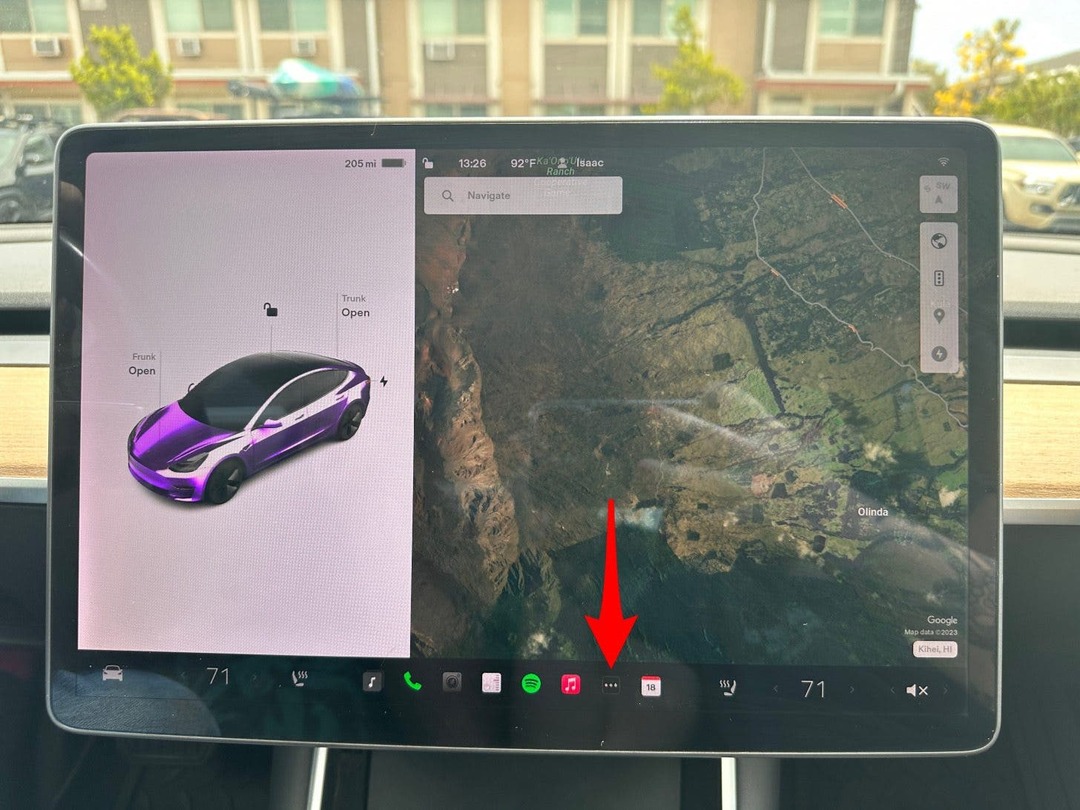 sullo schermo della tua Tesla, tocca Tutte le app 