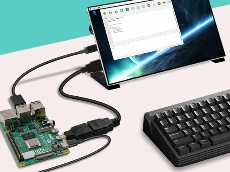 외부 디스플레이에 연결된 Raspberry Pi 5