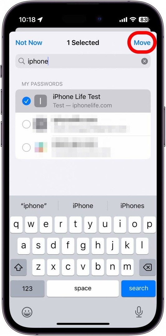 iphone crée un groupe de mots de passe partagés avec le bouton de déplacement entouré en rouge