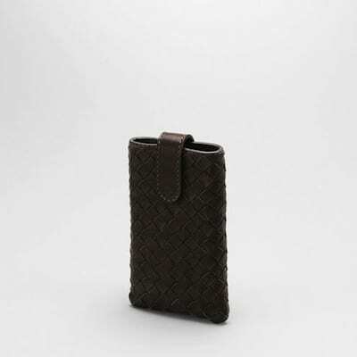 Δερμάτινο μανίκι iPhone Intrecciato της Bottega Veneta