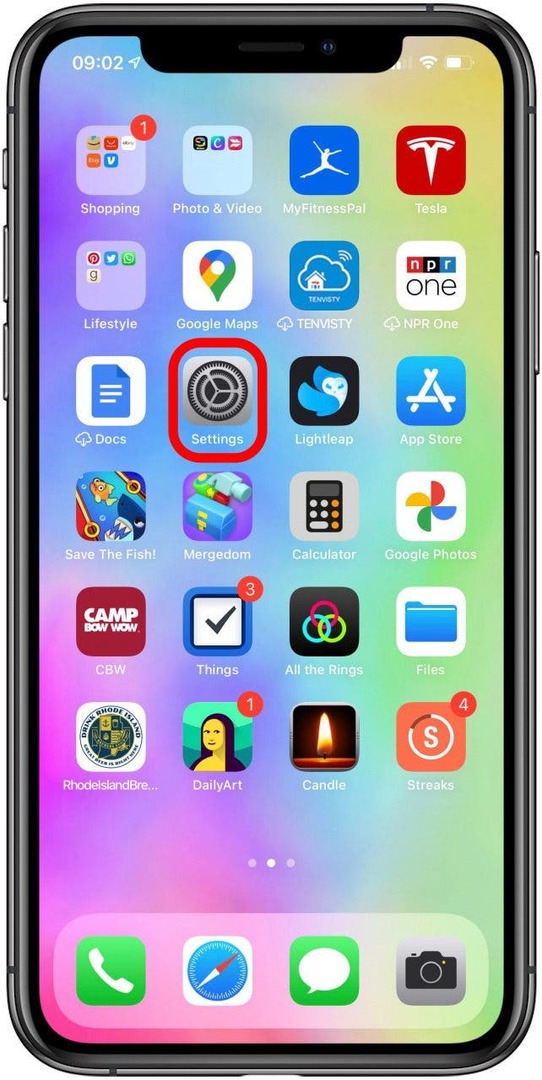 अपने iPhone पर सेटिंग्स खोलें।