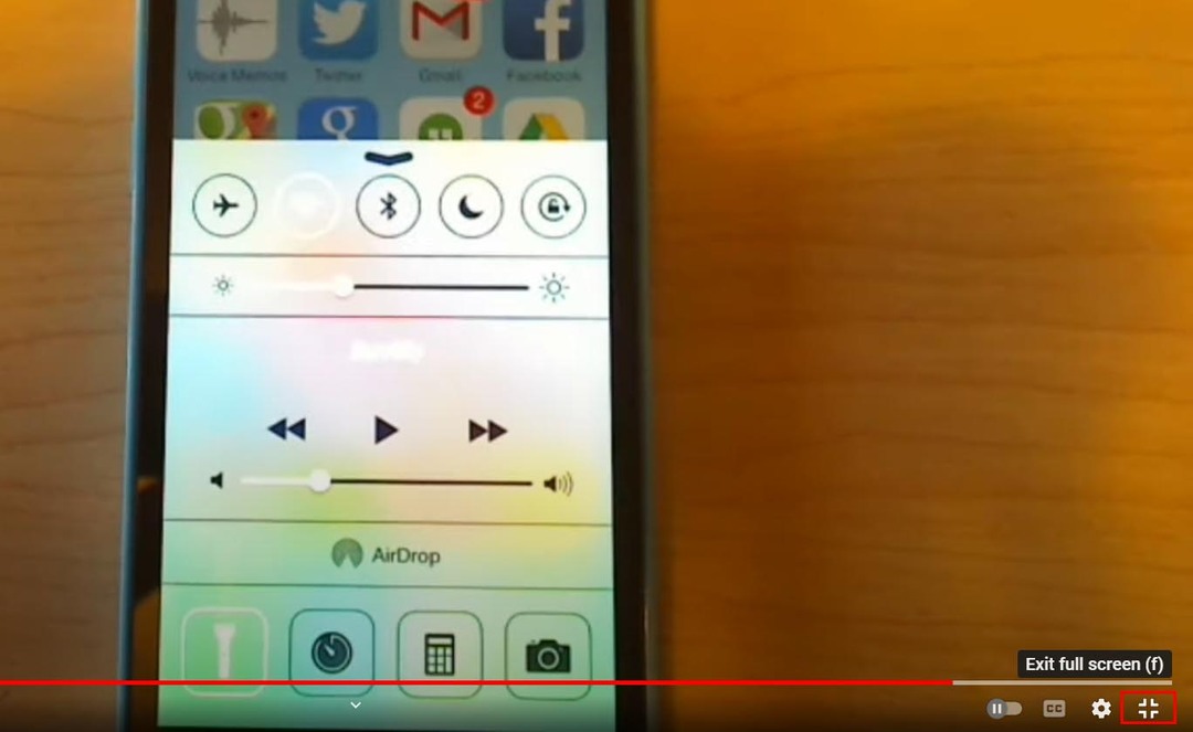 YouTube पर फ़ुल स्क्रीन बटन से बाहर निकलें