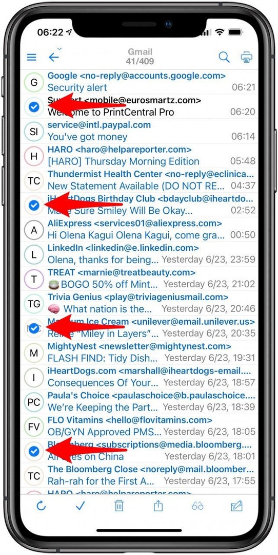 उन ईमेल का चयन करें जिन्हें आप अपने Apple वॉच में सहेजना चाहते हैं।