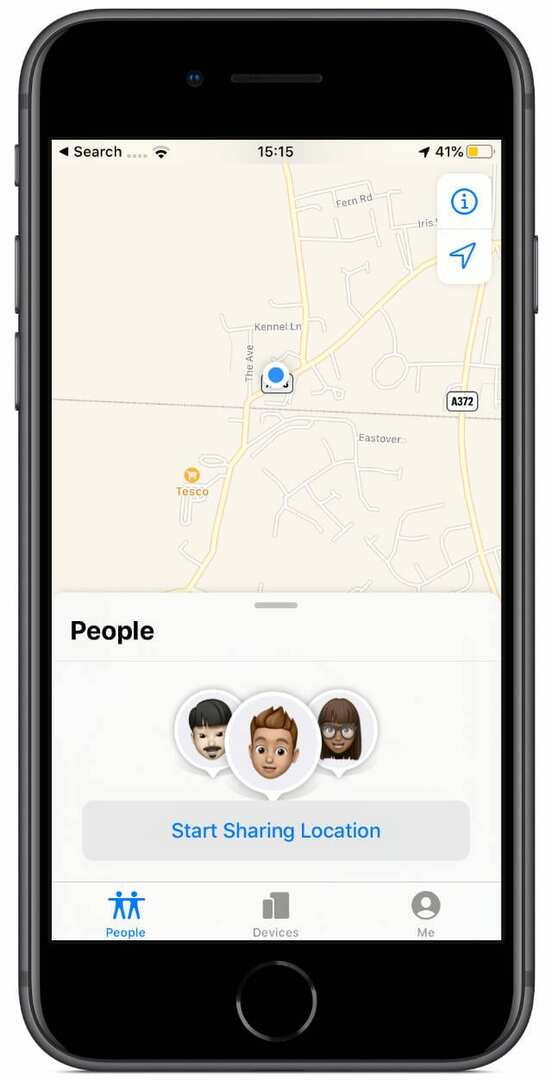 iPhone 8 menggunakan aplikasi Temukan Saya dengan tombol Orang Mulai Berbagi