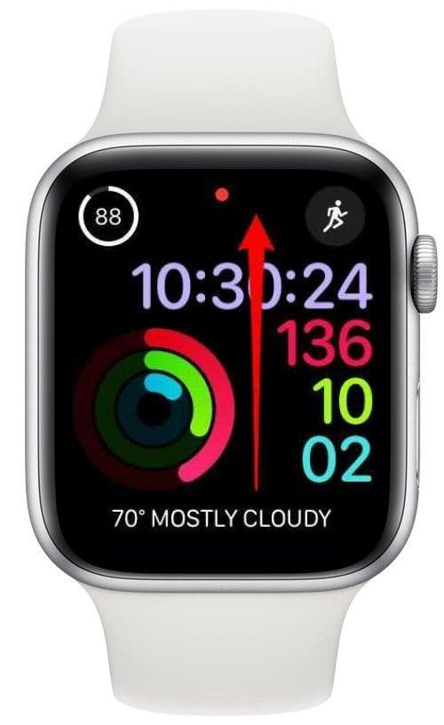 Potiahnutím prstom nahor po ciferníku Apple Watch získate prístup do Control Center
