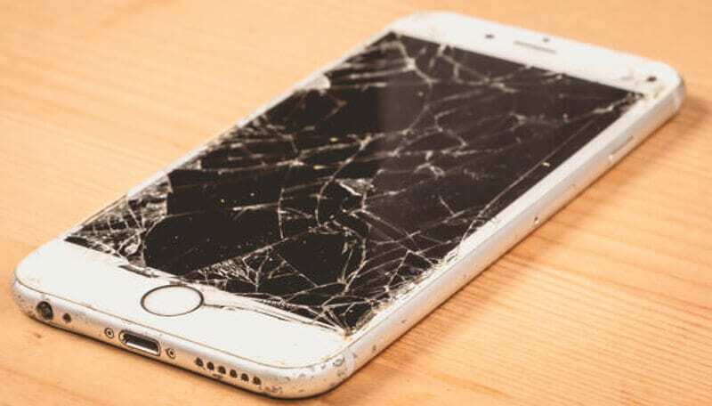टूटी हुई आईफोन स्क्रीन