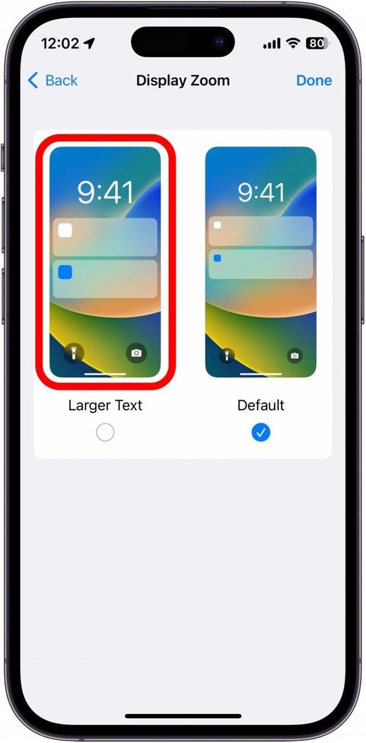 더 큰 텍스트는 잠금 화면 시계를 포함하여 장치 전체의 텍스트를 더 크게 만듭니다. 또한 앱 아이콘 및 기타 UI 요소를 확대합니다.