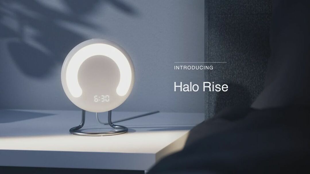 Halo Rise este un instrument de urmărire a somnului care se află lângă patul tău, monitorizându-ți respirația și mișcarea.