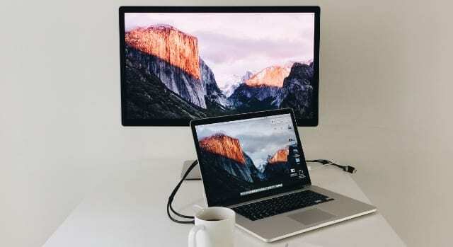 MacBook aangesloten op externe monitor