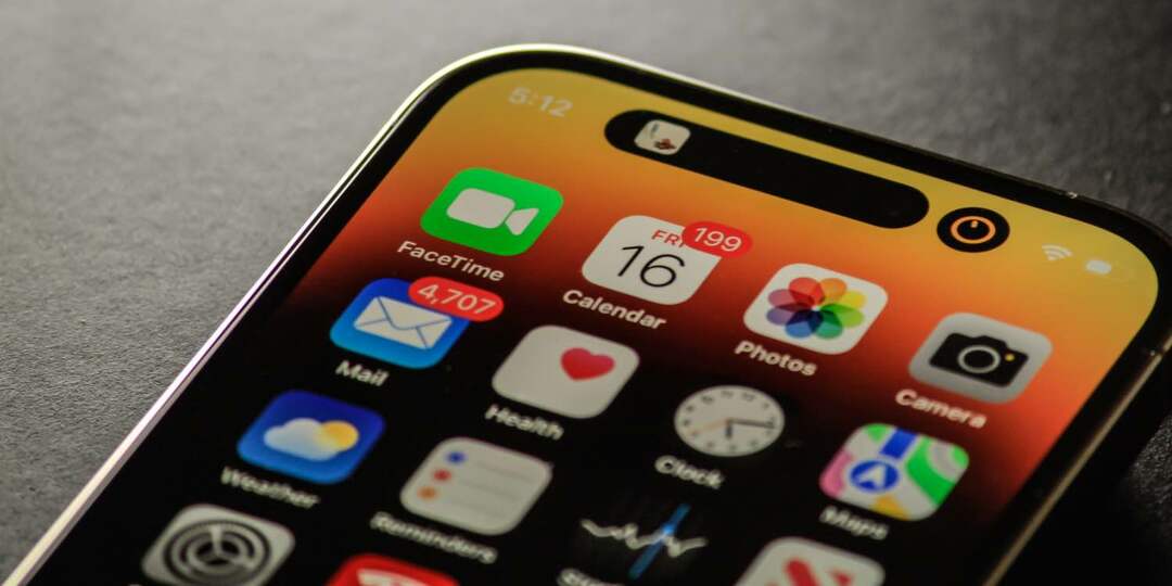 एक खुले iPhone की तस्वीर