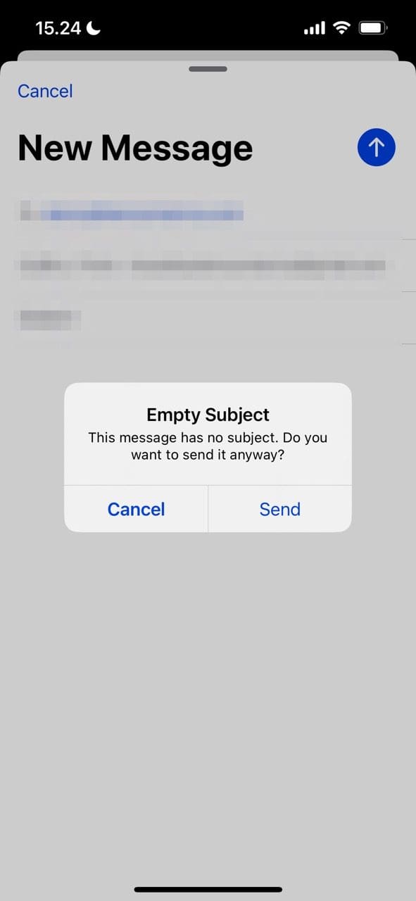 Posnetek zaslona, ​​ki prikazuje manjkajočo podrobnost v sistemu iOS 16 v aplikaciji Pošta
