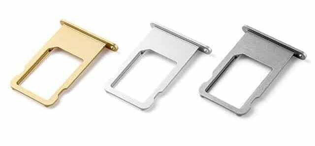iPhone SIM უჯრა ოქროს, ვერცხლის და კოსმოსური ნაცრისფერი.