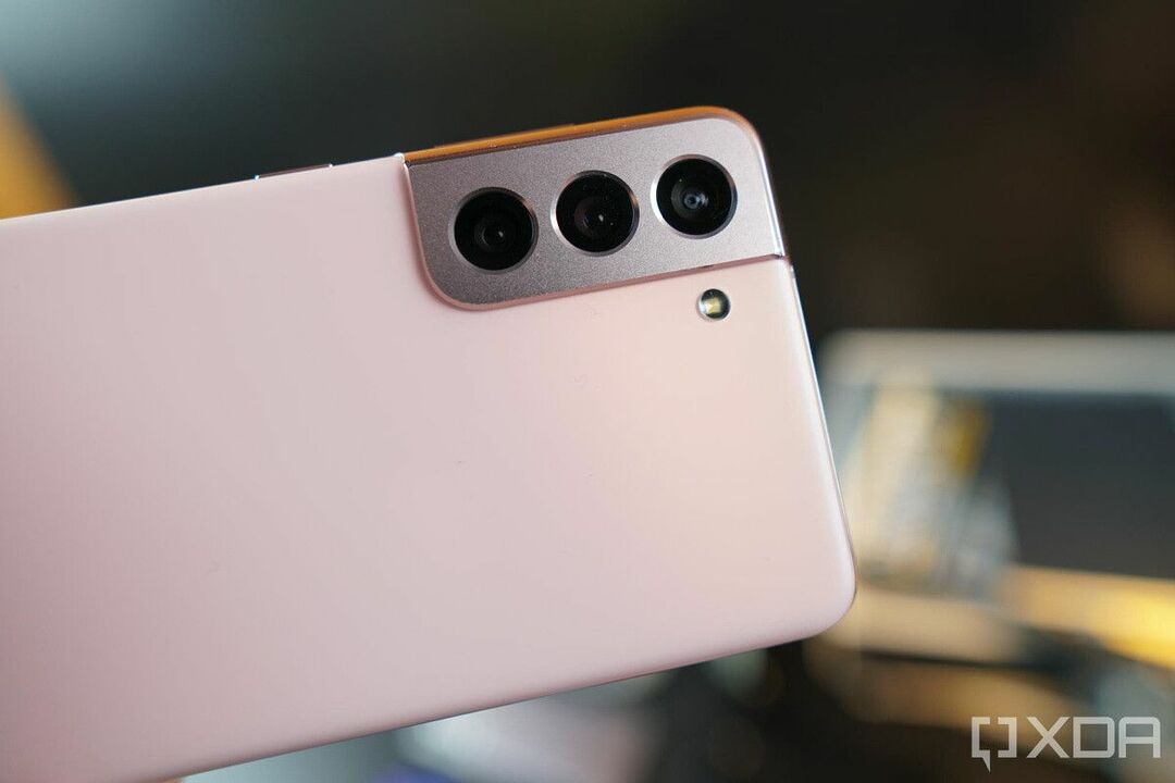 Samsung Galaxy S21 заден изглед на камери