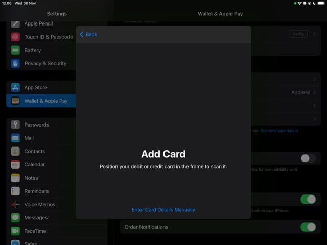 ekrano kopija, kurioje rodomos galimybės pridėti kortelę su „Apple Pay“ „ipad“.