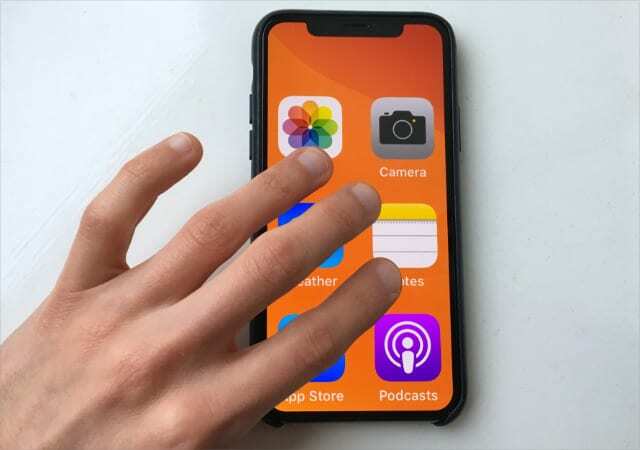 L'iPhone a fait un zoom avant en tapotant avec trois doigts