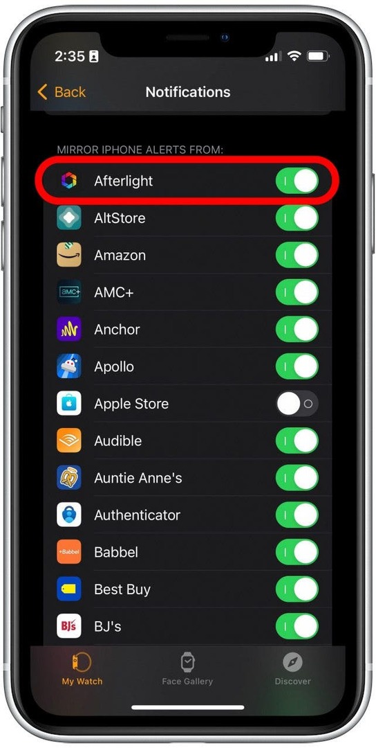 Ici, vous pouvez faire défiler votre liste d'applications et appuyer sur la bascule à côté de n'importe quelle application jusqu'à ce qu'elle soit grise pour désactiver les notifications.