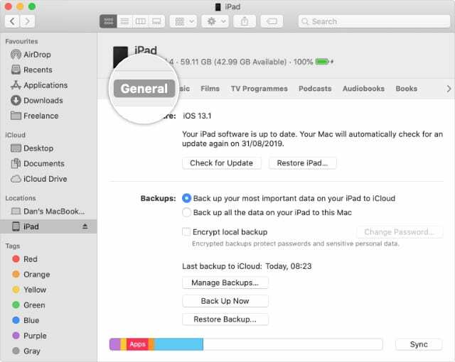 MacOS Catalina'da bağlı iPhone veya iPad'i senkronize etmek için Finder'daki Genel sekmesi