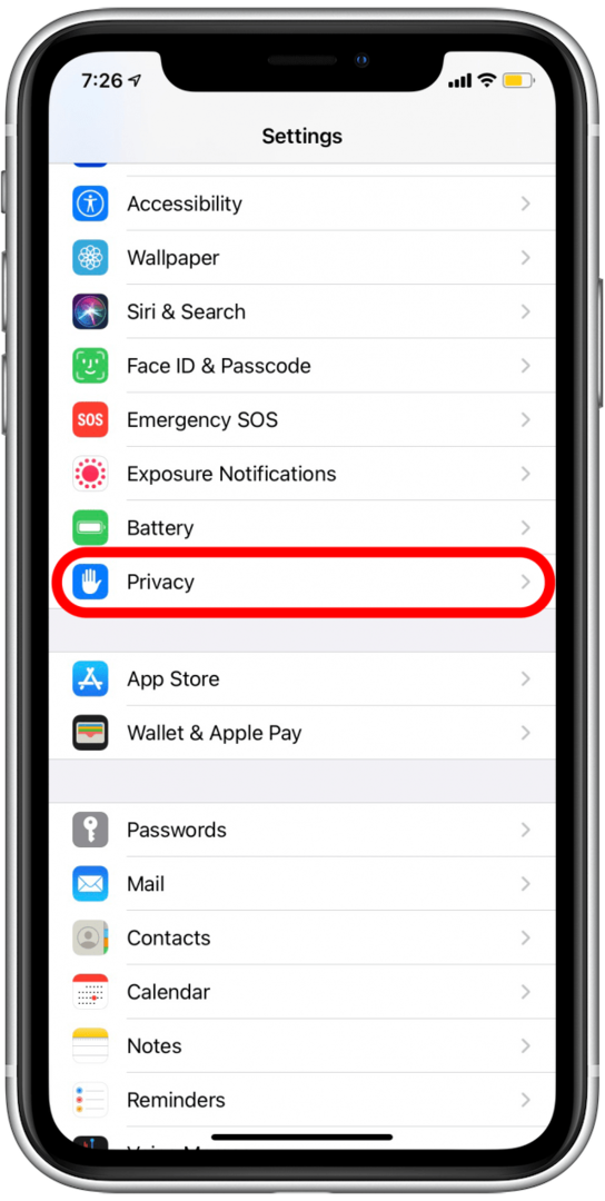 Desplácese hacia abajo y toque Privacidad
