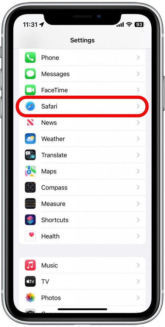 Apri l'app Impostazioni, scorri verso il basso e tocca Safari.