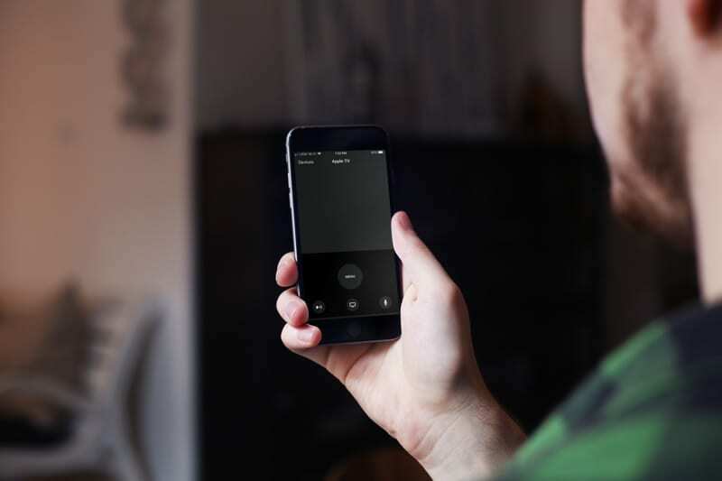 iPhone 화면의 Apple TV Remote 앱