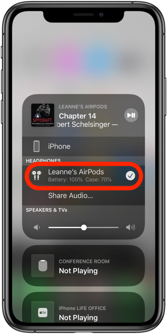 AirPods intermitterende: iPhone AirPlay-meny med AirPods valgt