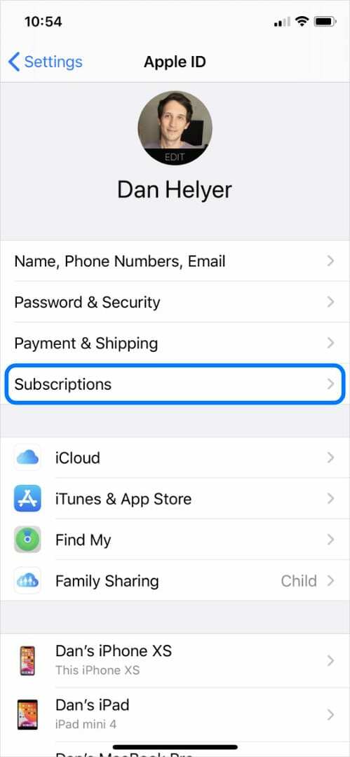 Impostazioni dell'ID Apple su iPhone con il pulsante Abbonamenti evidenziato