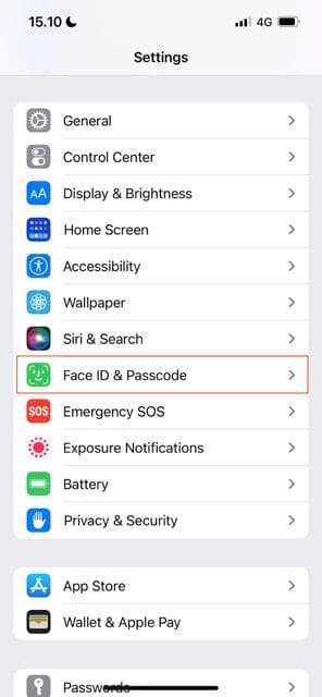 Ekrānuzņēmums, kurā redzama lietotne Iestatījumi operētājsistēmā Face ID un piekļuves kods operētājsistēmā iOS