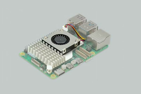 Obraz oficjalnej aktywnej chłodnicy Raspberry Pi 5