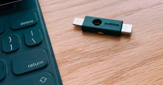 iOS 13.3 USB drošība un yubi