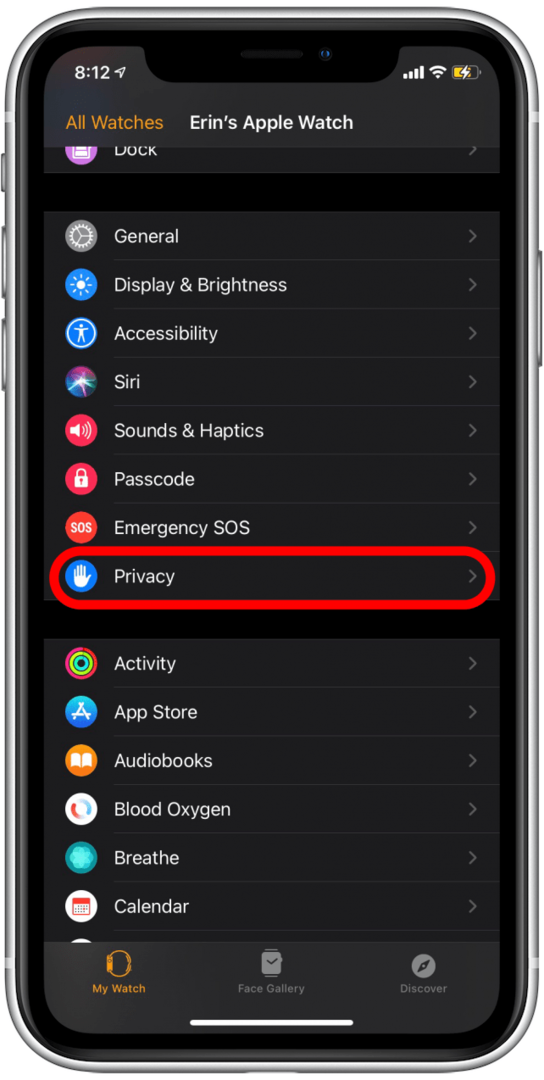 Desplácese hacia abajo y toque Privacidad