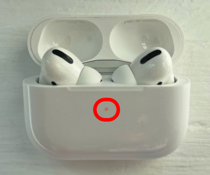 o que significa luz laranja em airpods?