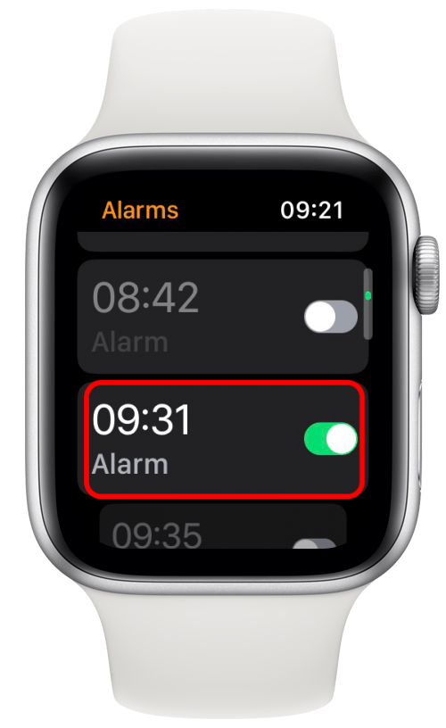 otevřete na hodinkách aplikaci Budík a ujistěte se, že je váš budík uveden