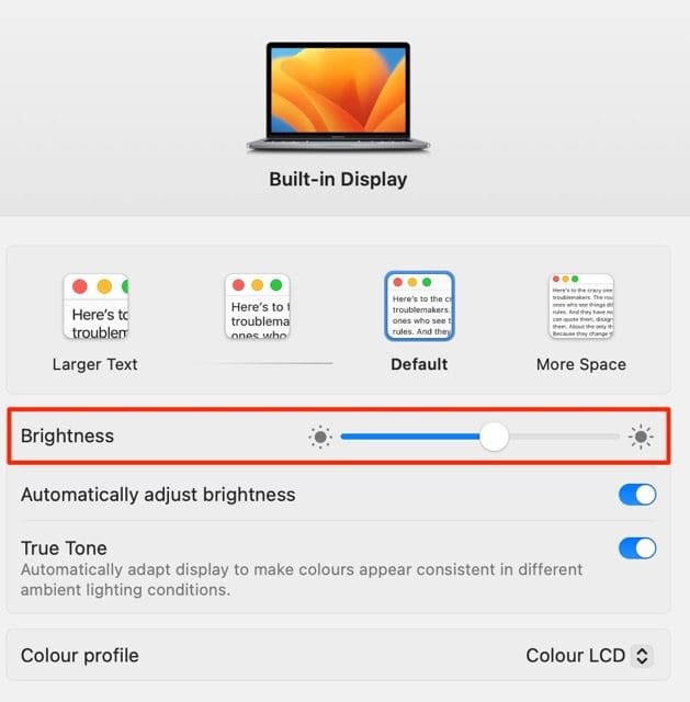 Skjermbilde som viser glidebryteren for lysstyrke på en MacBook