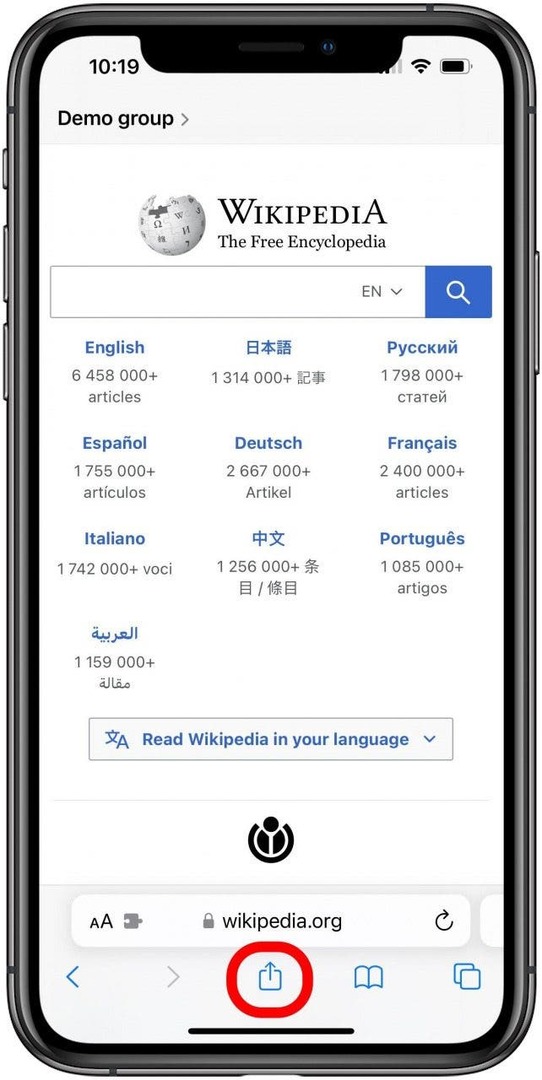 Safari con la pagina principale di Wikipedia aperta in una scheda Gruppo e il pulsante Condividi contrassegnato.